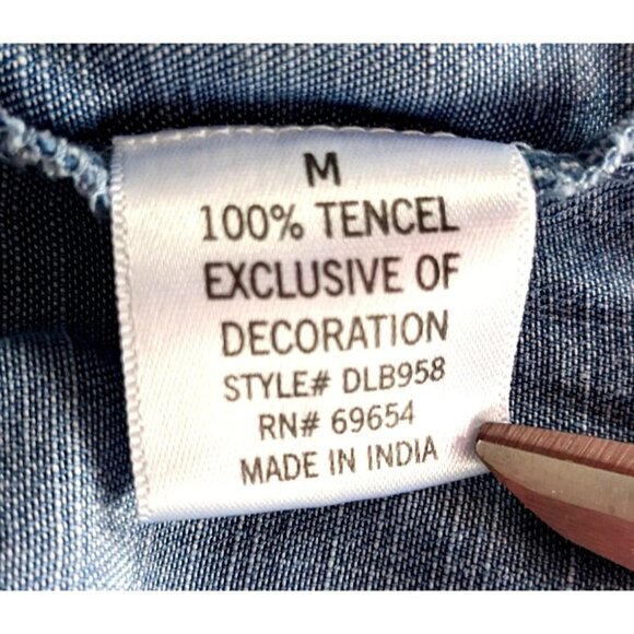 Francesa's BLUE RAIN 100% Tencel Chambray Off-Shoulder Crop Top Boho Poms Size M - Picture 4 of 7